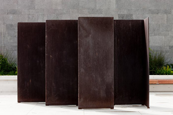 Barnett Newman and Donald Lippincott sculpture on SFMOMA rooftop garden