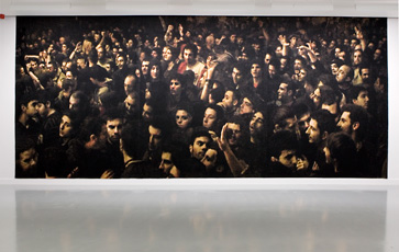 Craigie Horsfield, tapestry of people in crowd