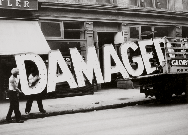 アート・デザイン・音楽 Walker Evans and the Picture Postcard Walker Evans - [Strand Theater, Near Old Saybrook, Connecticut