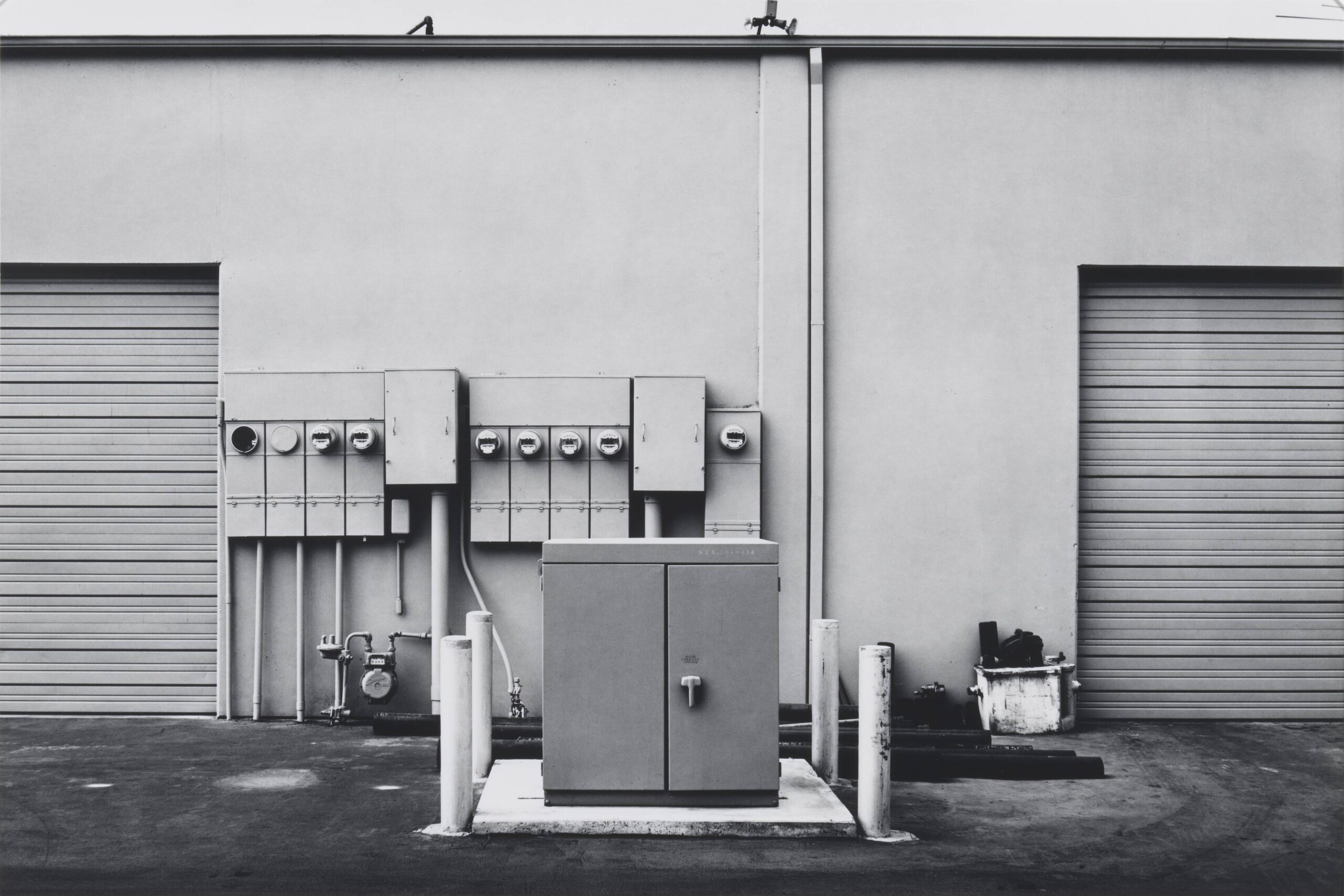 最後の昼寝様　lewis baltz steidl Lewis Baltz, North Wall, Niguel Hardware, 26087 Getty Drive