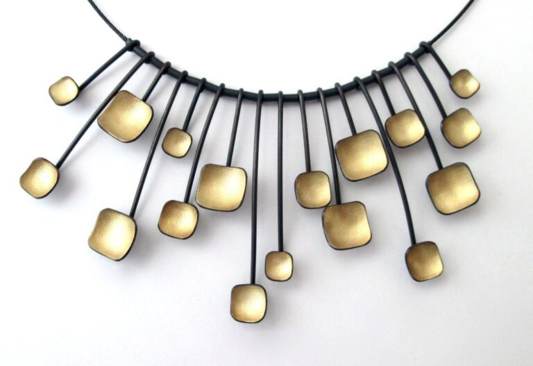 Gold square necklace