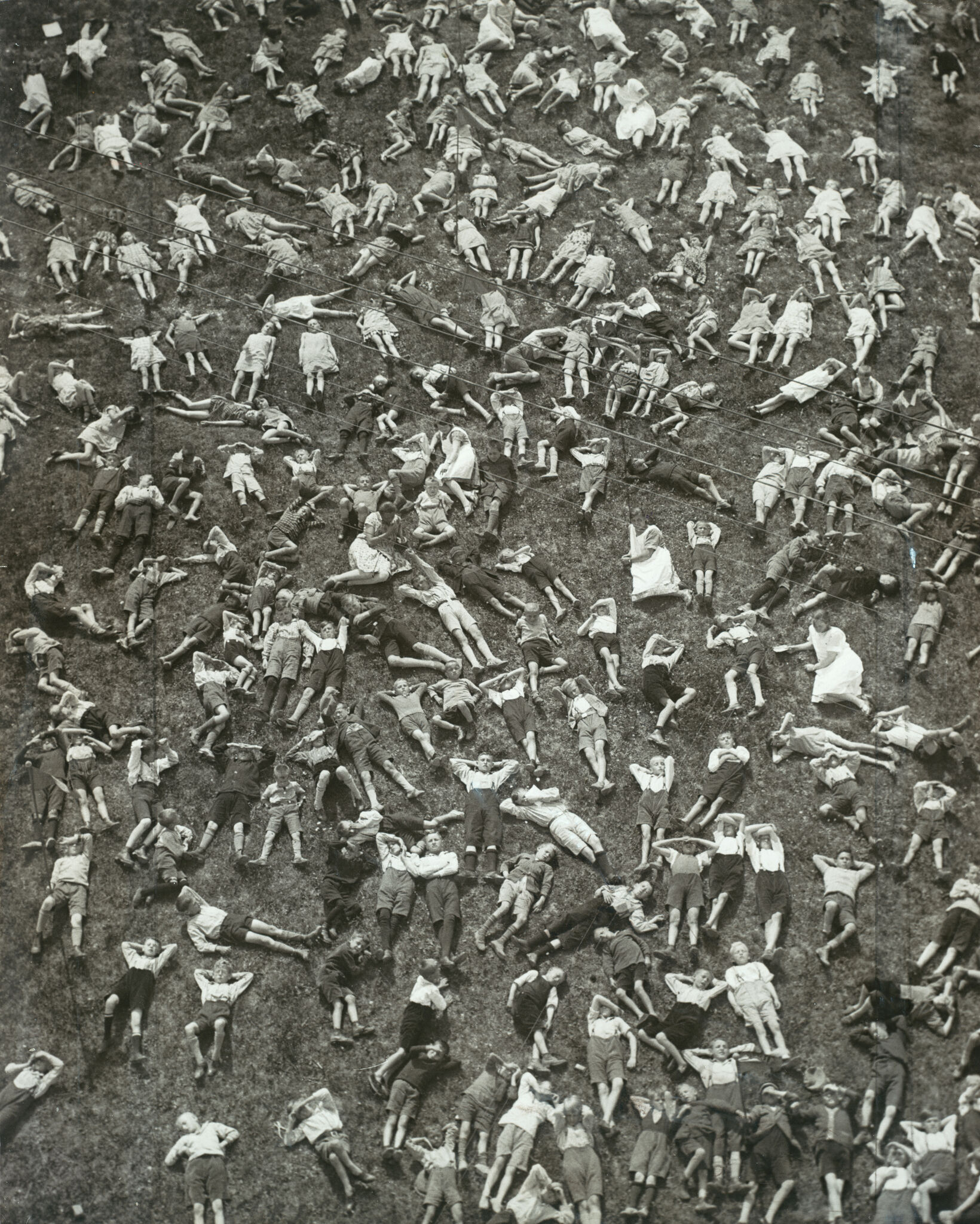 Martin Munkácsi, A Field Full of Children, Kissingen, Germany