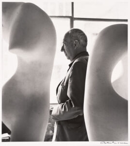 アート・デザイン・音楽 ROBERT DOISNEAU JEAN PETIT Le Corbusier Robert Doisneau, Le Corbusier, 1944 · SFMOMA
